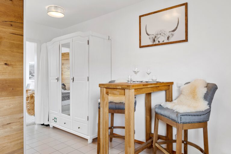 Essbereich & Kleiderschrank