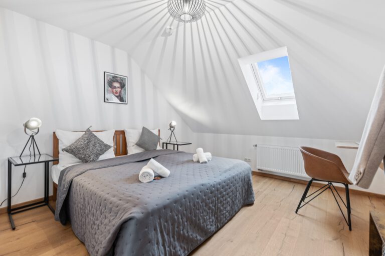 Schlafzimmer 1