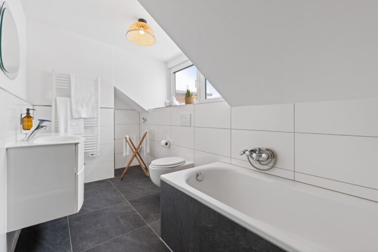 Badezimmer mit Tageslicht