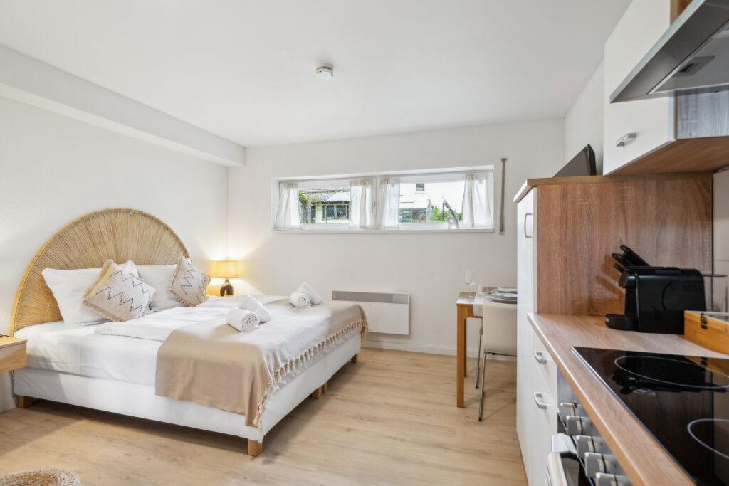 Das Schlafzimmer in der Casa Oasis IV ist mit einem Kingsize-Bed ausgestattet.