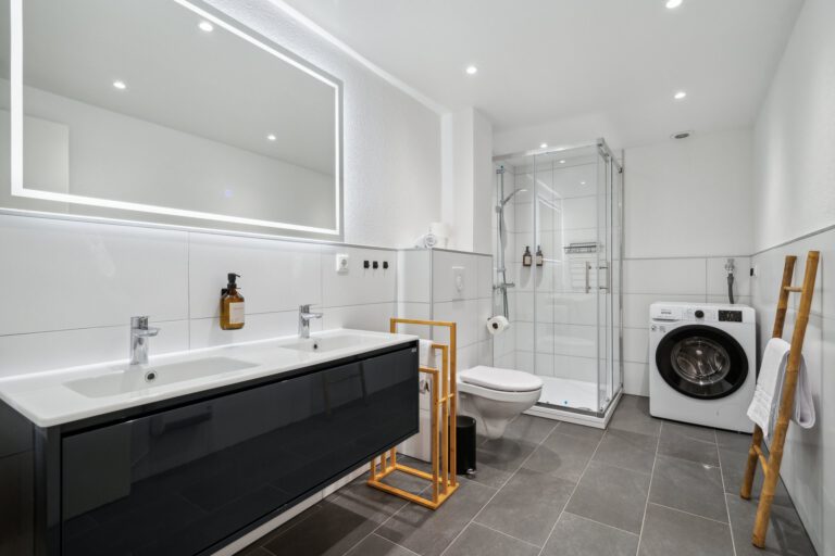 Das Badezimmer in der Casa Oasis II ist großzügig und frisch renoviert.