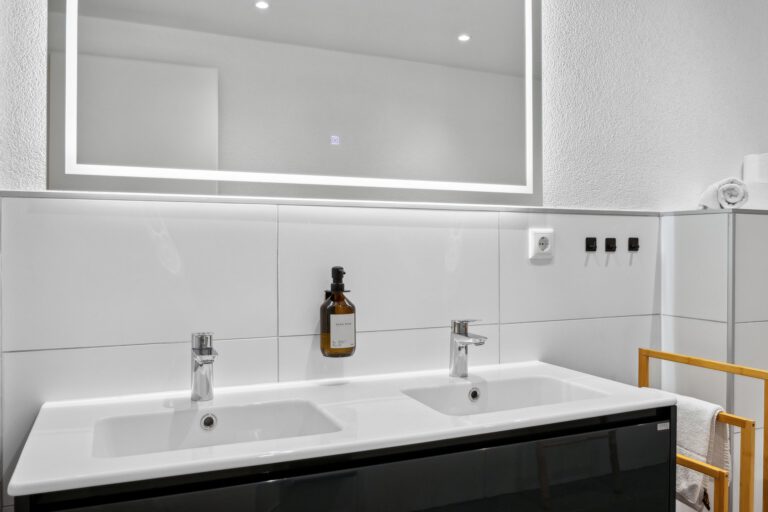 Das Badezimmer in der Casa Oasis II verfügt über 2 Waschbecken.