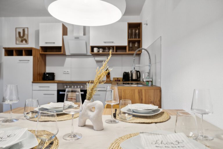 Der Essbereich in der Casa Oasis III ist mit Designer-Möbeln ausgestattet.