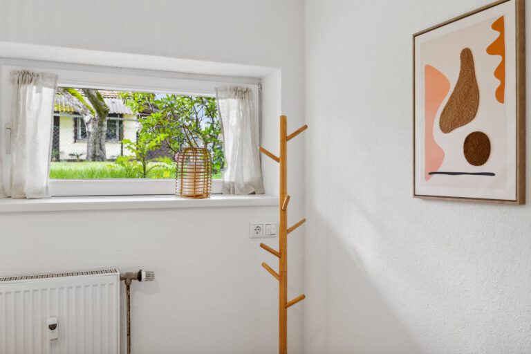 Aus dem Schlafzimmer in der Casa Oasis II blickst Du ins Grüne.