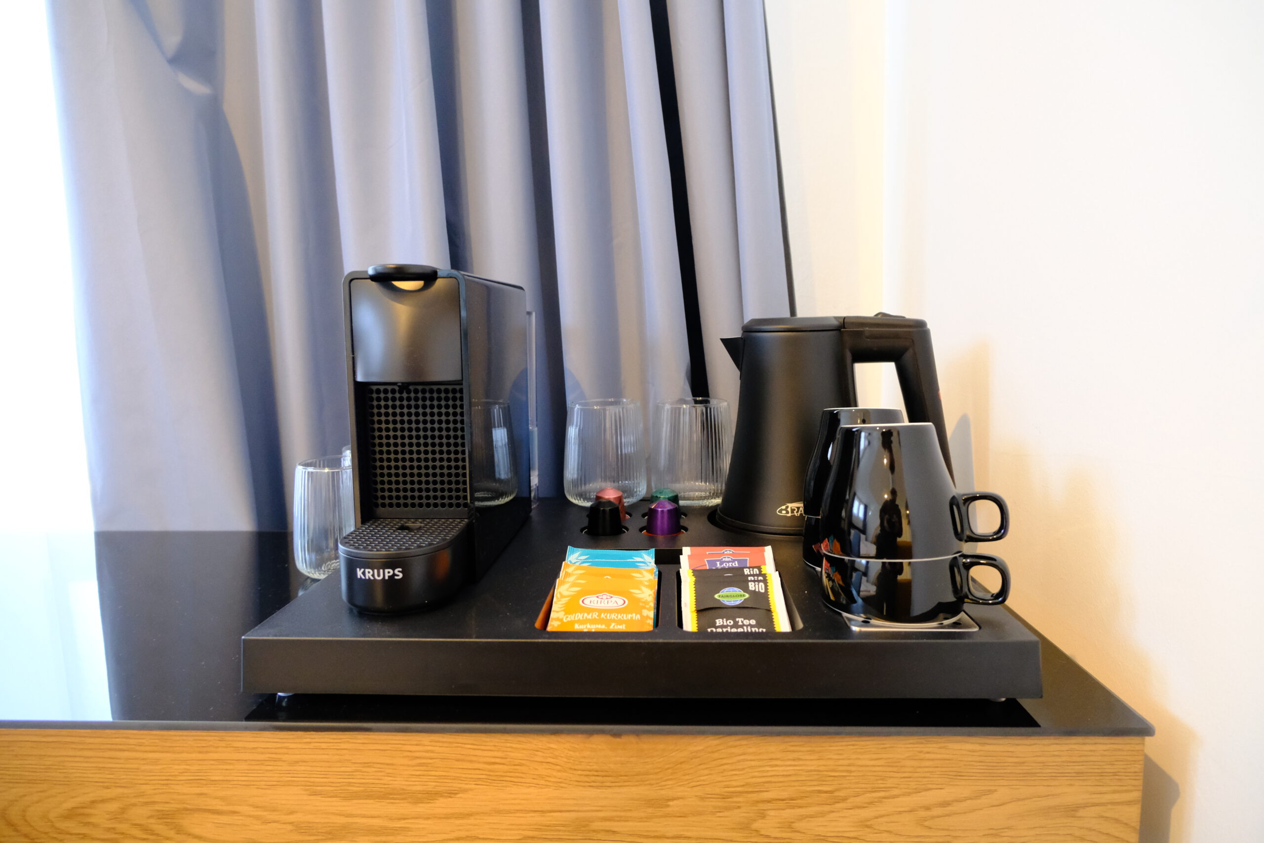 Modernes Zimmer mit Vaicun-Design